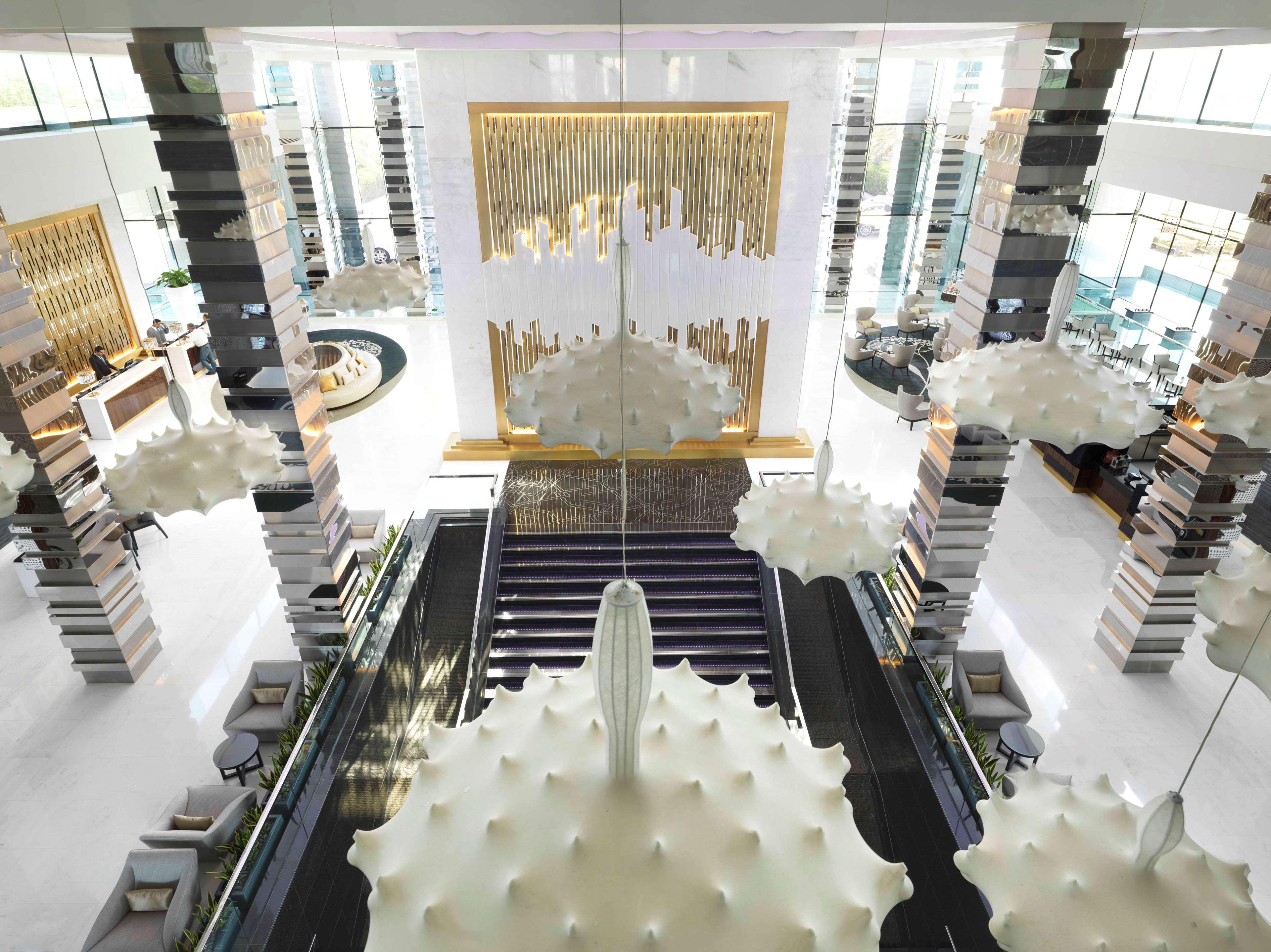 Fairmont Bab Al Bahr Hotel Абу Даби Екстериор снимка The lobby of the hotel