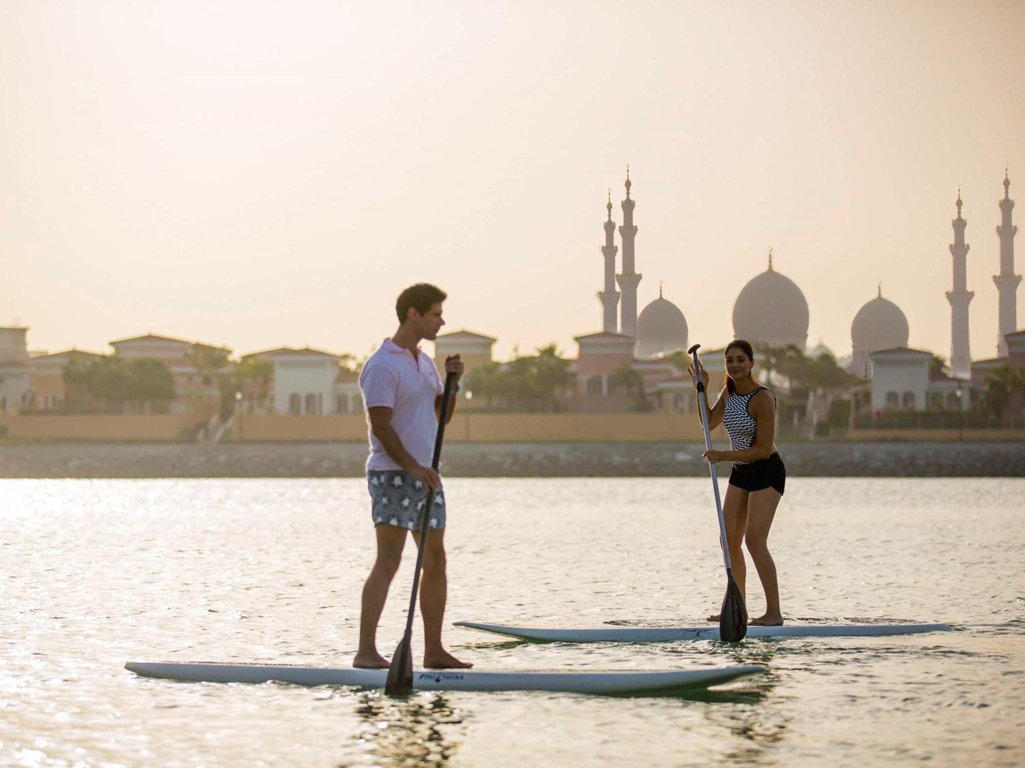 Fairmont Bab Al Bahr Hotel Абу Даби Екстериор снимка Stand Up Paddle Boarding in Dubai