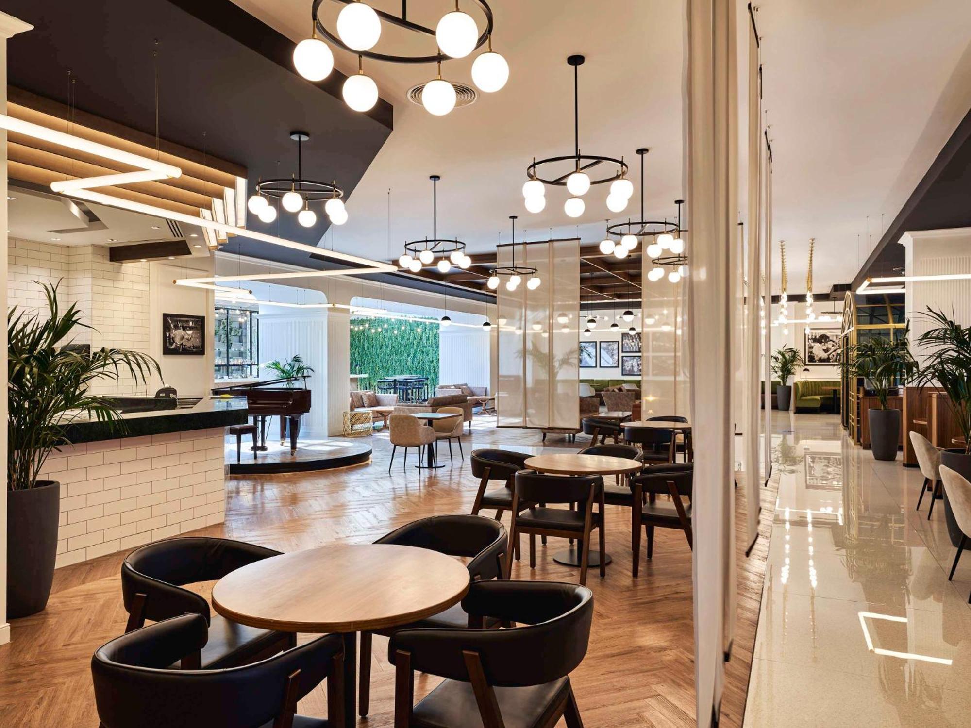 Fairmont Bab Al Bahr Hotel Абу Даби Екстериор снимка The lounge at Istanbul Ataturk Airport