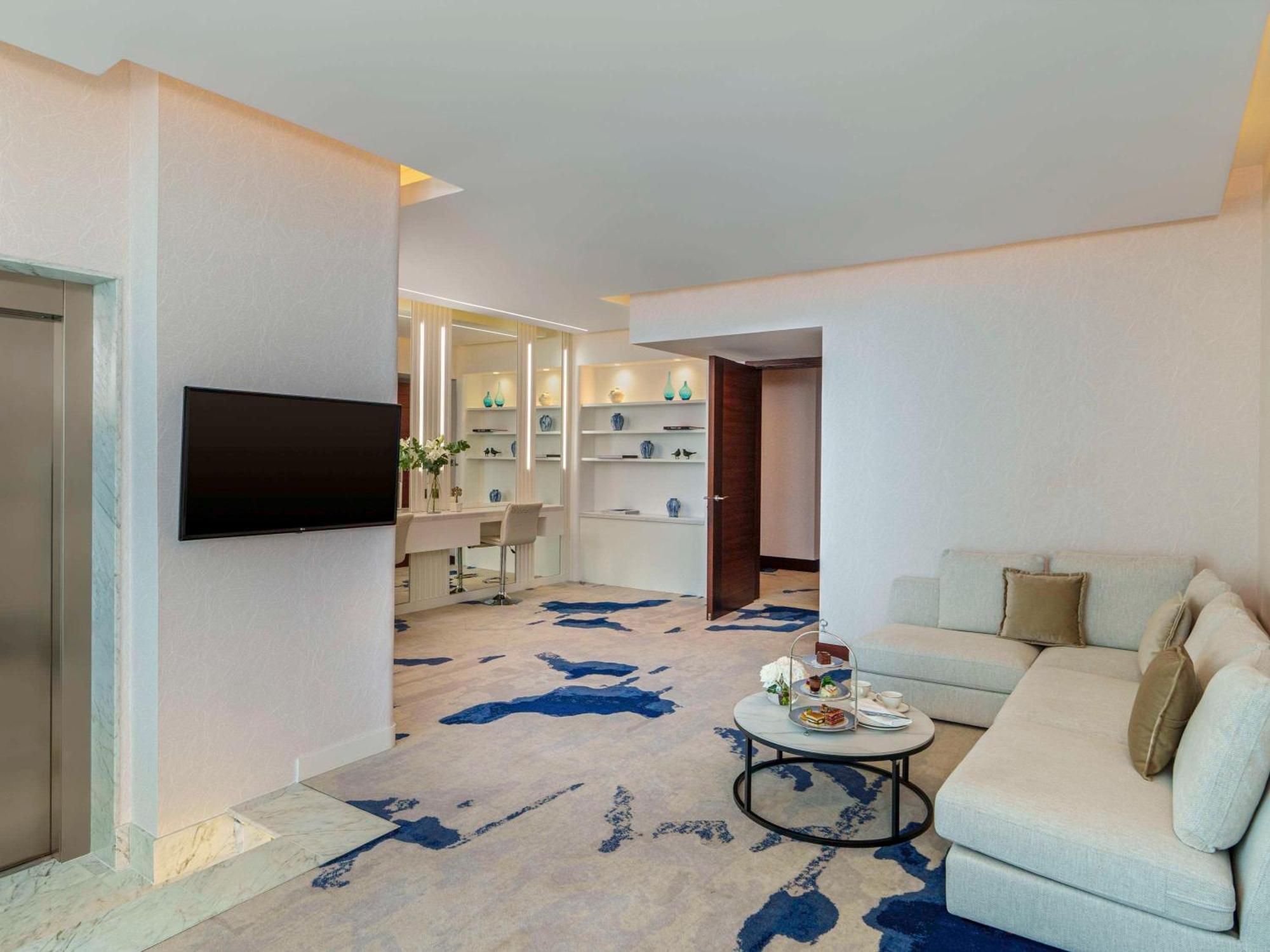 Fairmont Bab Al Bahr Hotel Абу Даби Екстериор снимка A suite at the hotel
