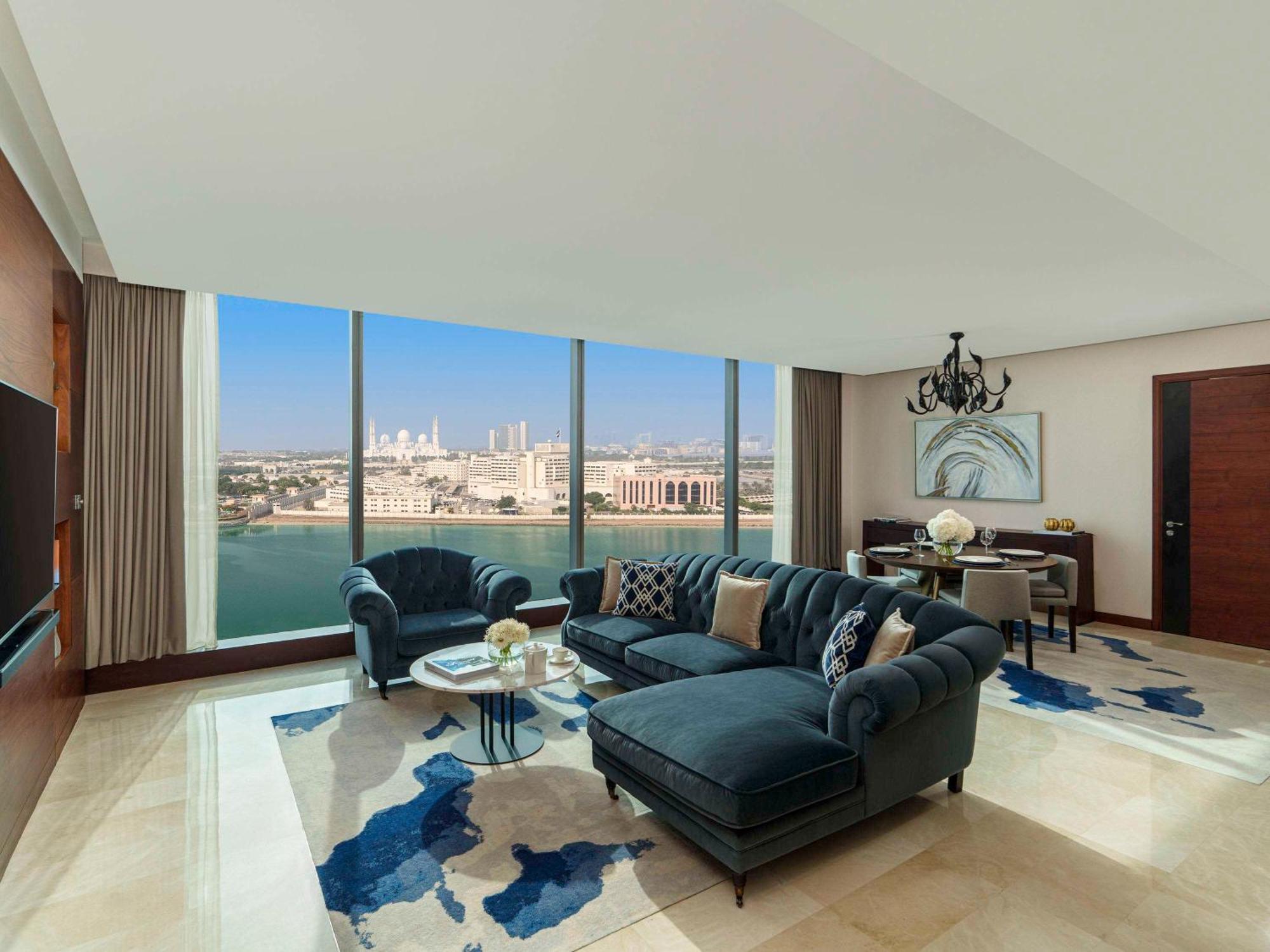 Fairmont Bab Al Bahr Hotel Абу Даби Екстериор снимка A suite at Jumeirah at Etihad Towers
