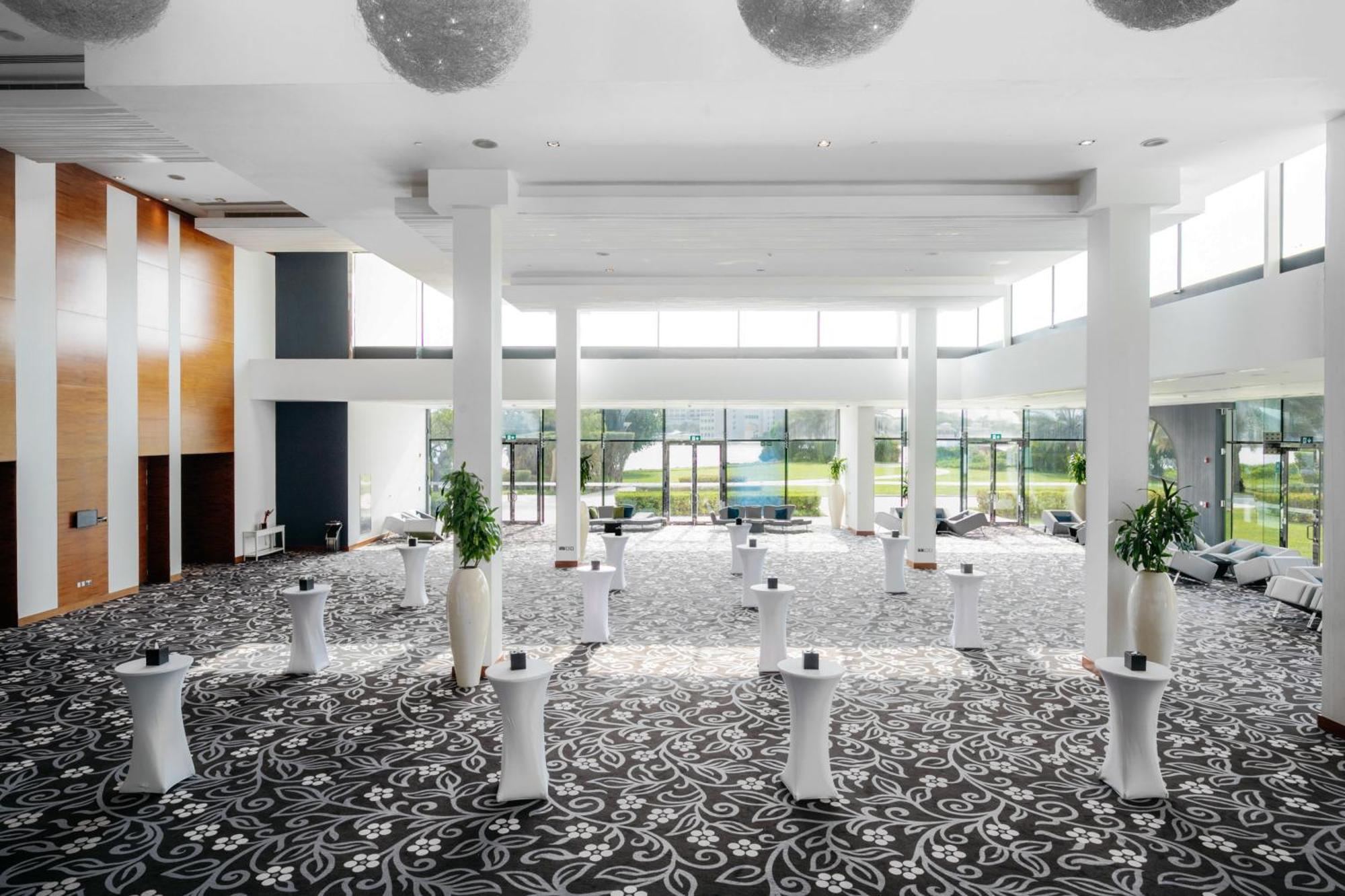 Fairmont Bab Al Bahr Hotel Абу Даби Екстериор снимка Interior of the hotel