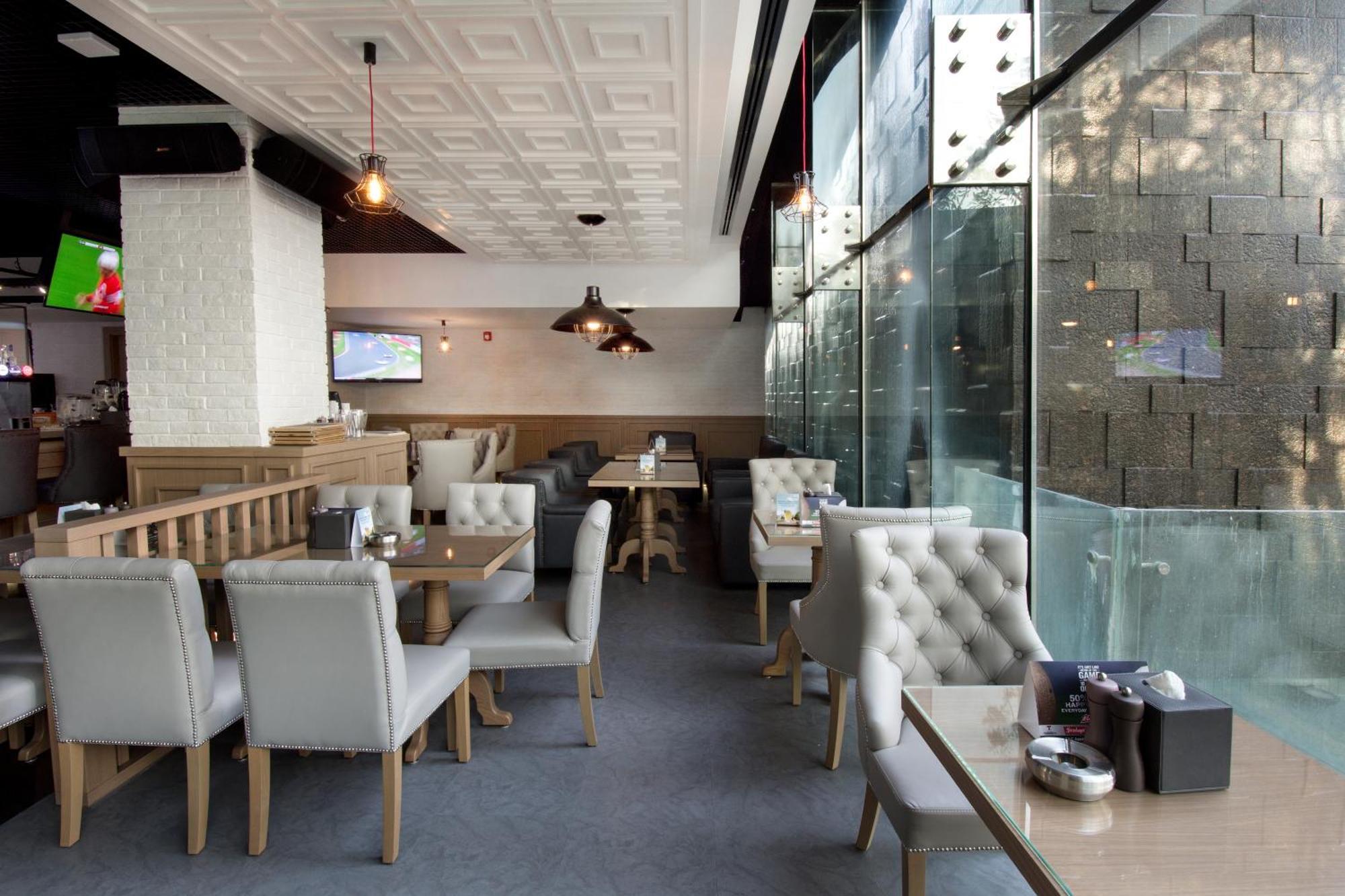 Fairmont Bab Al Bahr Hotel Абу Даби Екстериор снимка Interior of a restaurant in Yerevan