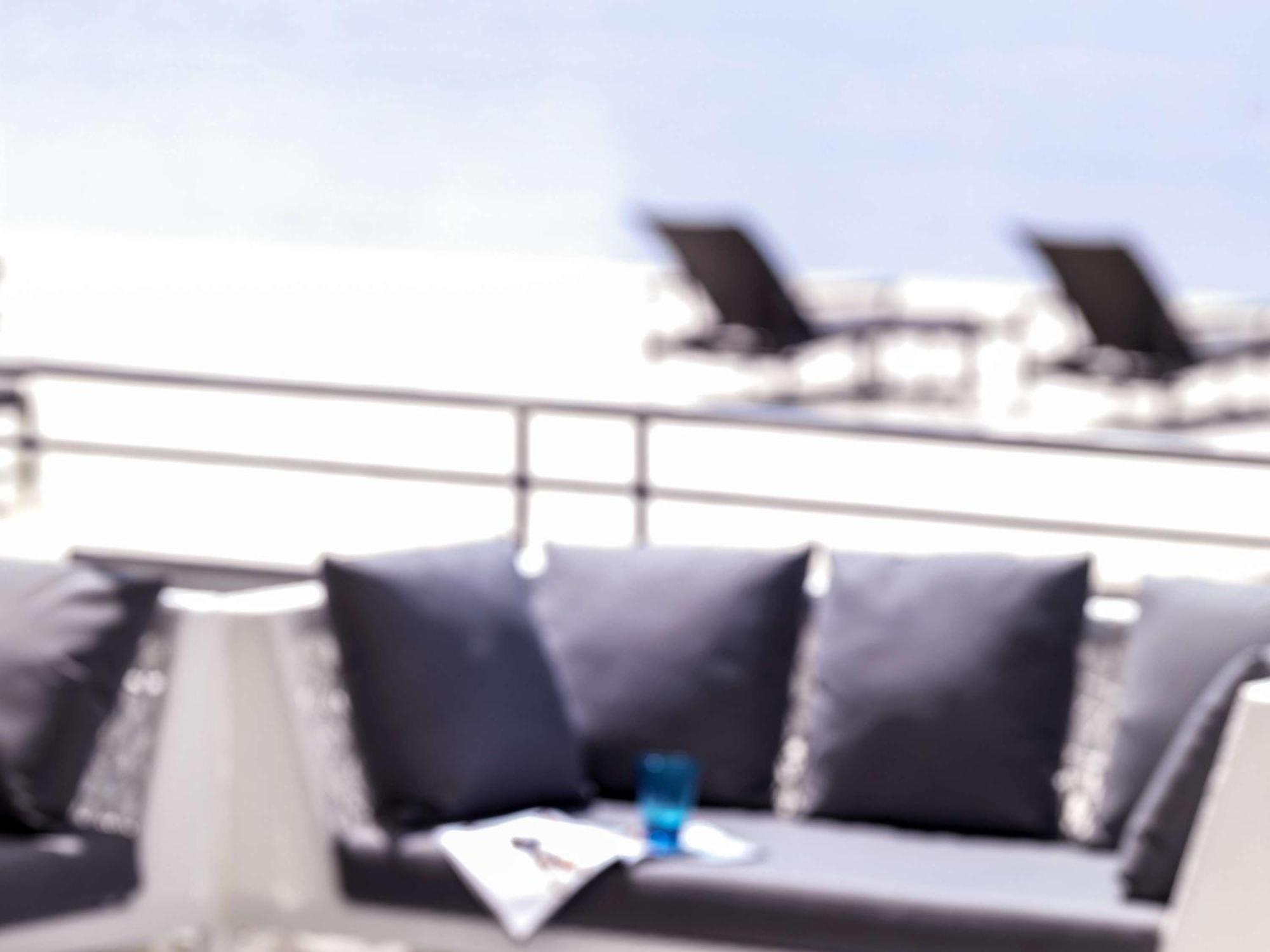 Fairmont Bab Al Bahr Hotel Абу Даби Екстериор снимка The rooftop terrace