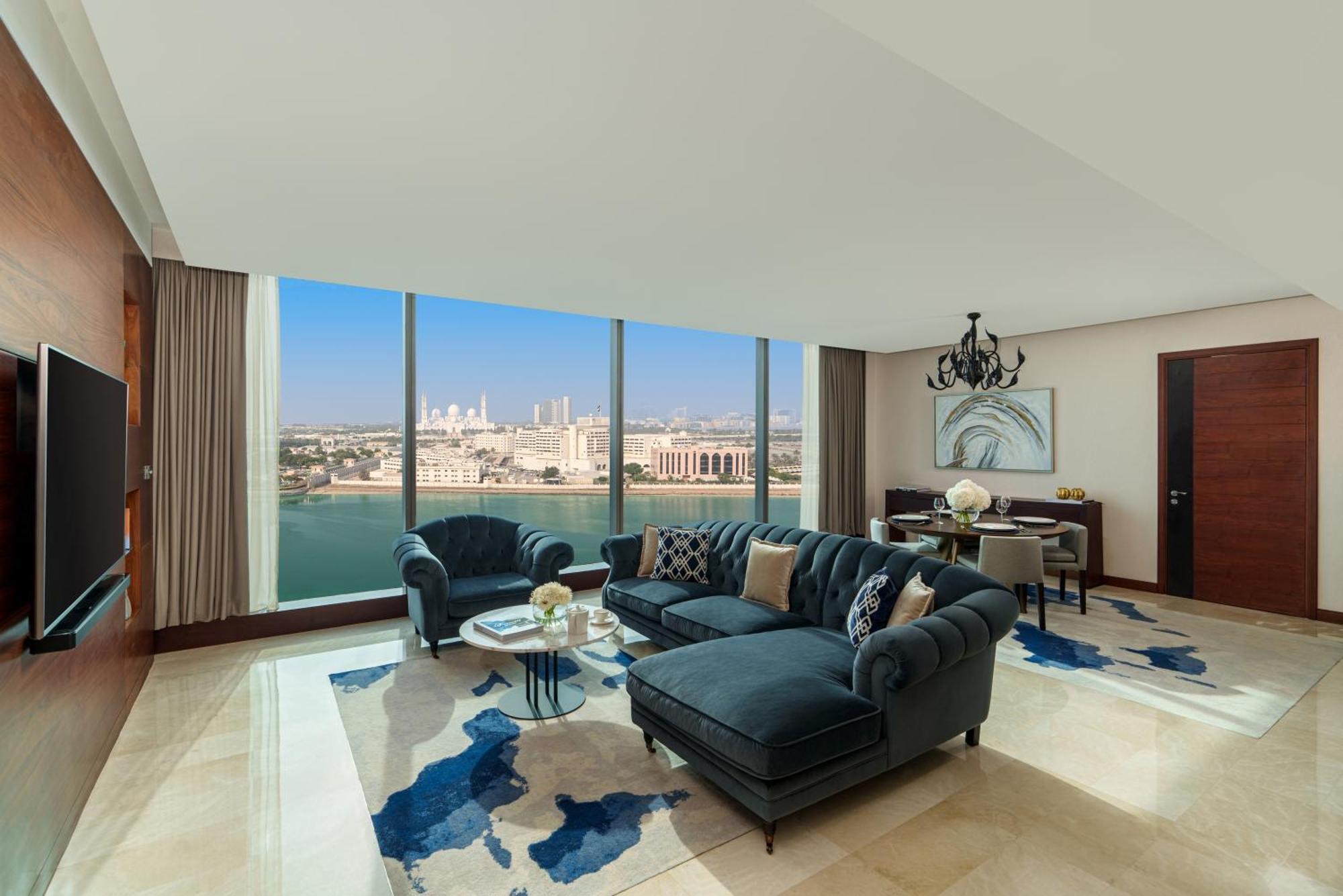Fairmont Bab Al Bahr Hotel Абу Даби Екстериор снимка A suite at Jumeirah at Etihad Towers