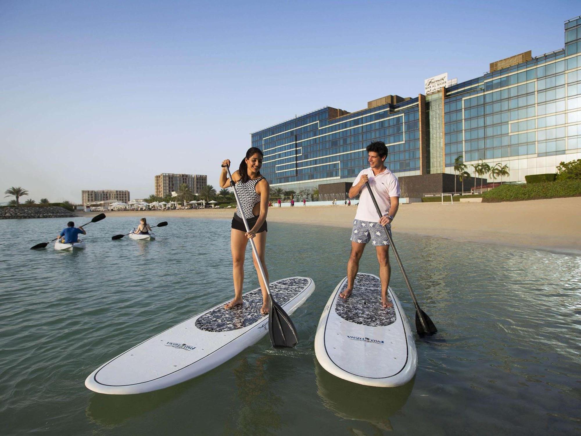 Fairmont Bab Al Bahr Hotel Абу Даби Екстериор снимка Stand Up Paddle Boarding at Jumeirah Beach Hotel