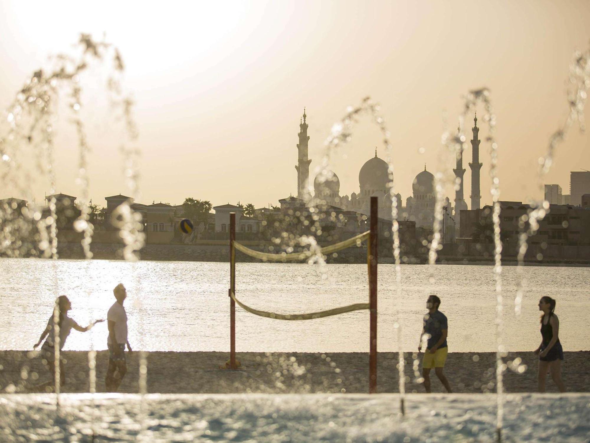 Fairmont Bab Al Bahr Hotel Абу Даби Екстериор снимка Fountains at the Corniche