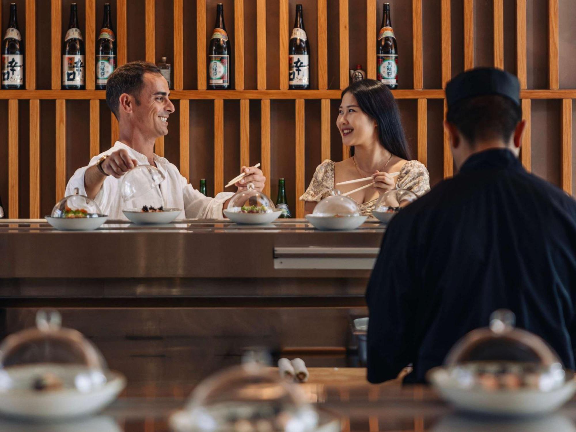 Fairmont Bab Al Bahr Hotel Абу Даби Екстериор снимка Sushi Bar