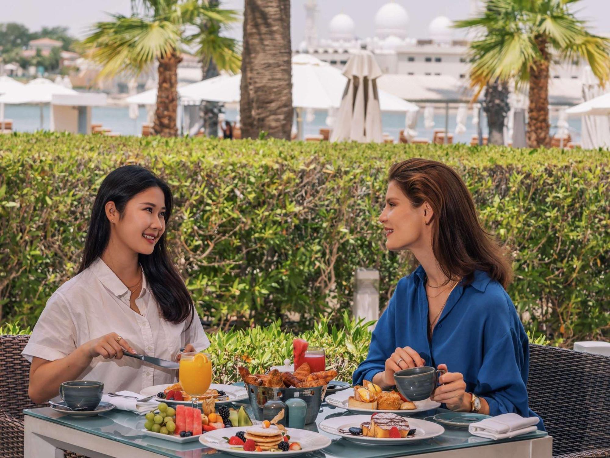 Fairmont Bab Al Bahr Hotel Абу Даби Екстериор снимка The Beach