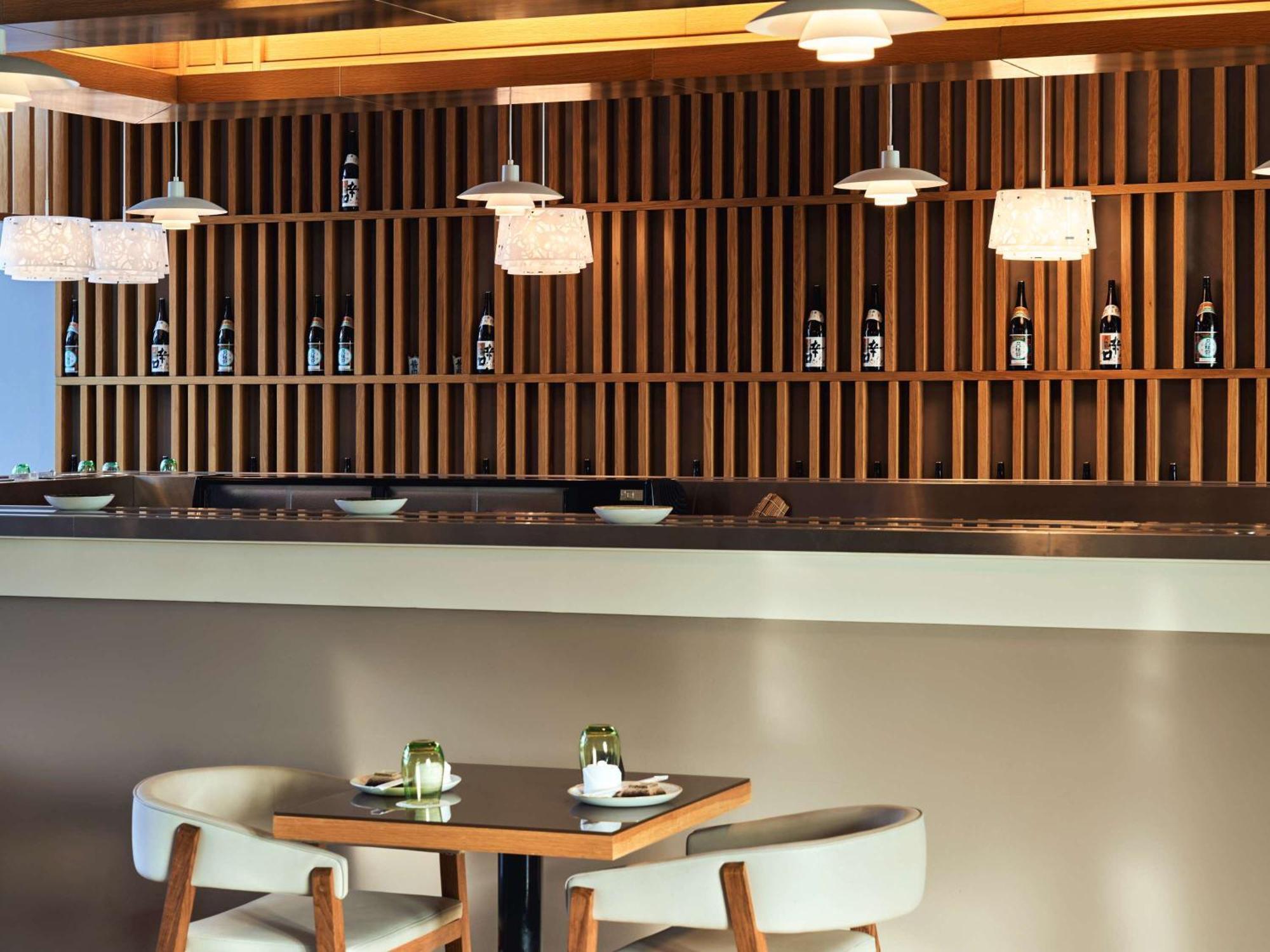 Fairmont Bab Al Bahr Hotel Абу Даби Екстериор снимка The bar at the lounge