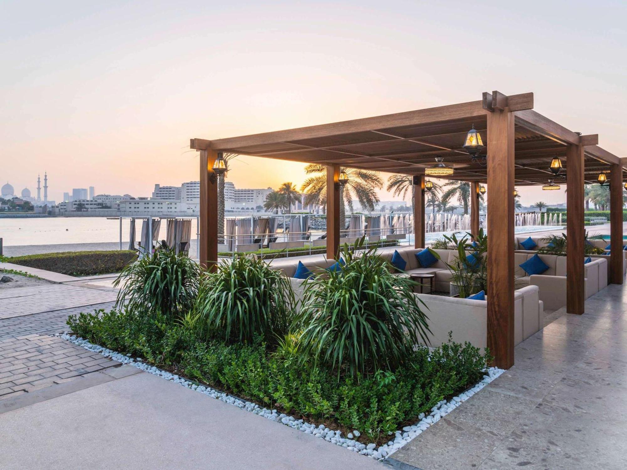 Fairmont Bab Al Bahr Hotel Абу Даби Екстериор снимка The Beach, Jumeirah